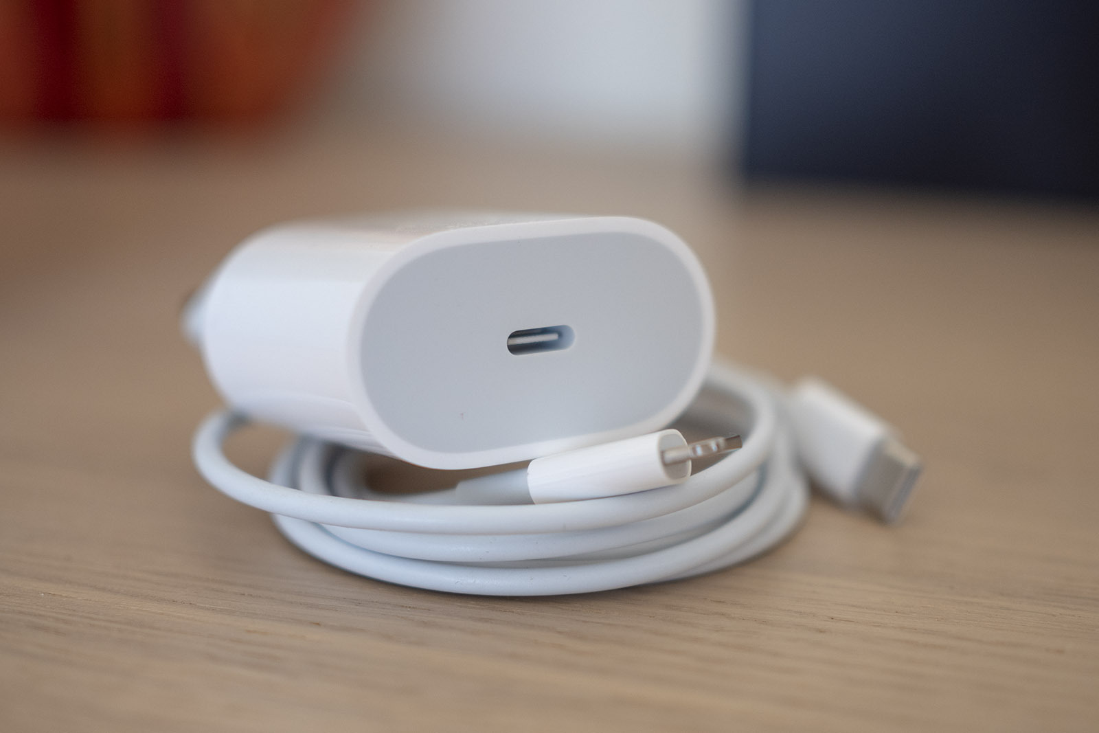 Apple airpods usb c. Зарядка iphone 11 Pro. Iphone 13 Pro Max зарядка. Зарядка Apple 20w. Iphone 11 Pro Max зарядка.