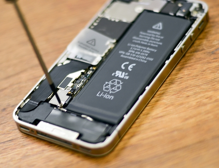 更换iphone电池以修复死iphone