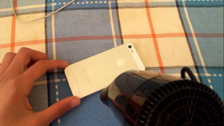 用吹风机加热iphone