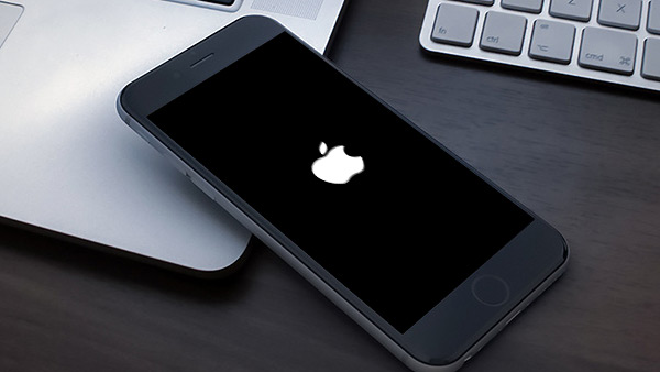 iphone hängt mit Apple-Logo ios-12-iPhone hängt mit Apple-Logo